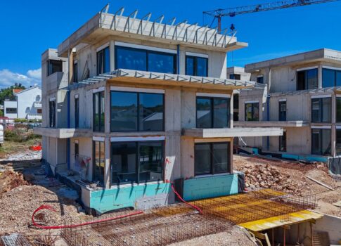KRK SZIGET, NJIVICE - Exkluzív új épület, apartman az 1. emeleten!