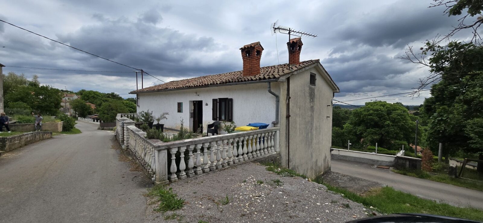 ISZTRIA, PAZIN KÖRNYÉKE - Családi ház sok lehetőséggel