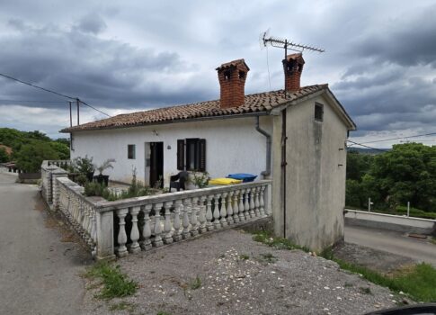 ISZTRIA, PAZIN KÖRNYÉKE - Családi ház sok lehetőséggel