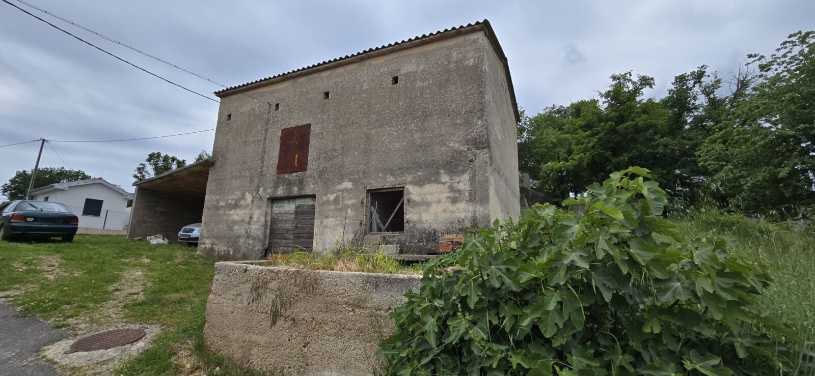 ISZTRIA, PAZIN, KÖRNYÉKE - Felújítandó különálló épület kilátással az Učkára