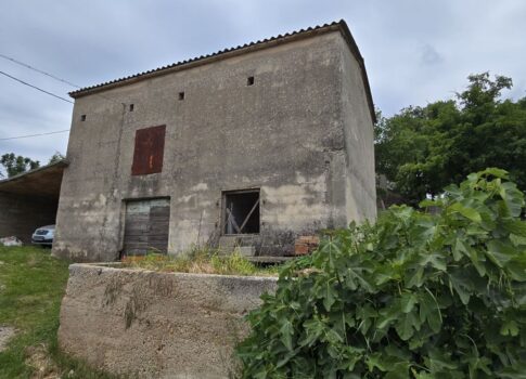 ISZTRIA, PAZIN, KÖRNYÉKE - Felújítandó különálló épület kilátással az Učkára