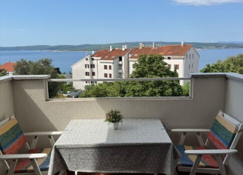 CRIKVENICA – Hrusta, apartman két erkéllyel és kilátással