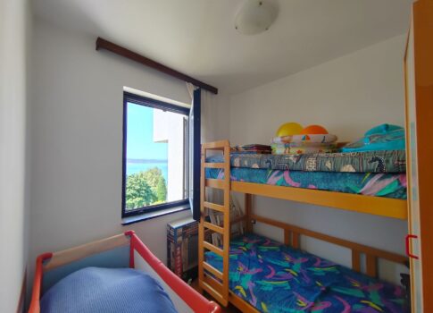CRIKVENICA – Hrusta, apartman két erkéllyel és kilátással