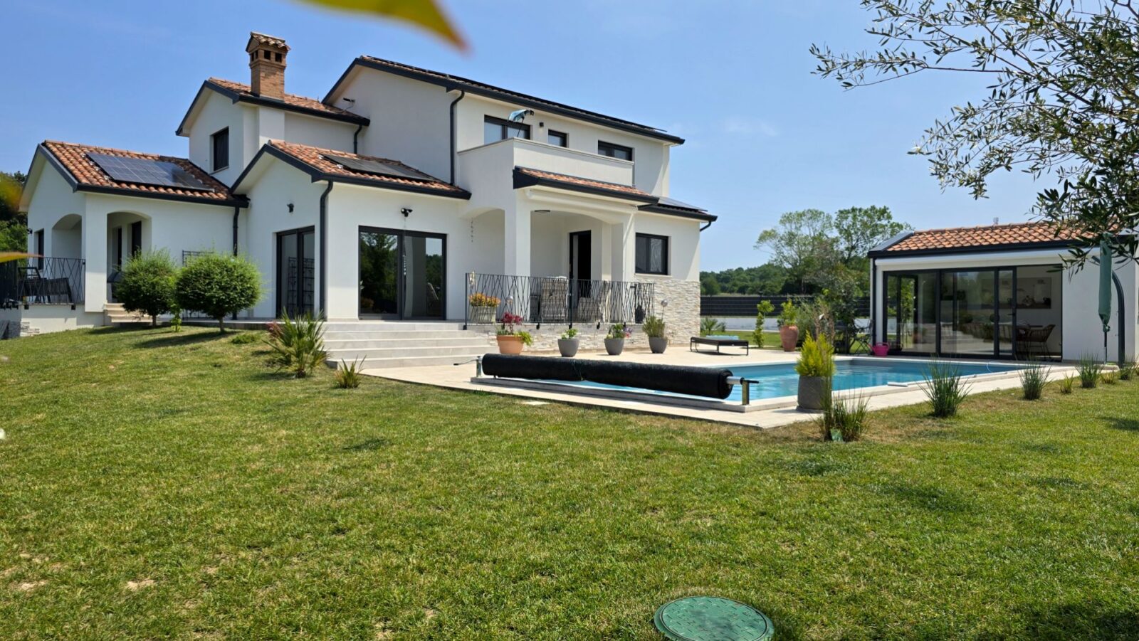 ISZTRIA, MOTOVUN - Kifogástalan villa a falu szélén