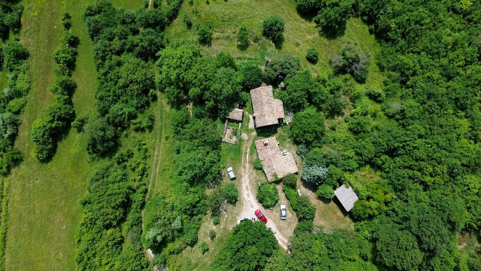 ISZTRIA, CEROVLJE, KÖRNYÉKE - Egyedülálló lehetőség a piacon! Egy félreeső, 20 hektáros falu