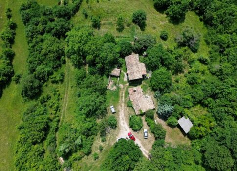 ISZTRIA, CEROVLJE, KÖRNYÉKE - Egyedülálló lehetőség a piacon! Egy félreeső, 20 hektáros falu