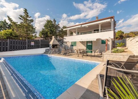 PAG, MANDRE - Családi ház 10 méterre a tengertől