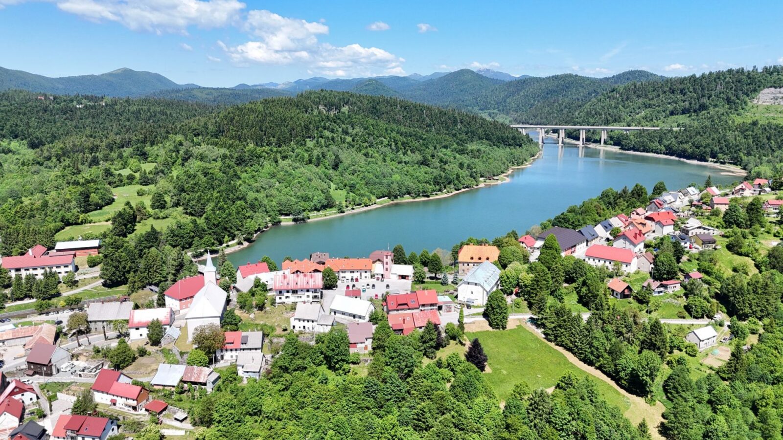GORSKI KOTAR, FUŽINE - családi ház kerttel