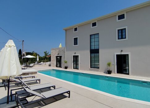 ISZTRIA, POREČ - Exkluzív villa medencével