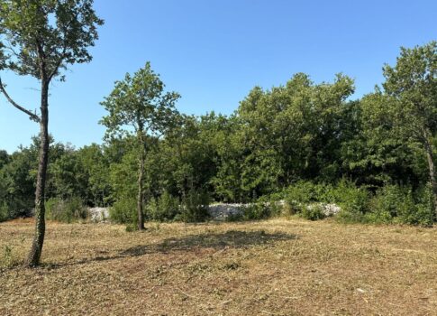 ISZTRIA, LABIN (KÖRNYÉK) - Építési telek a tenger közelében, kilátással