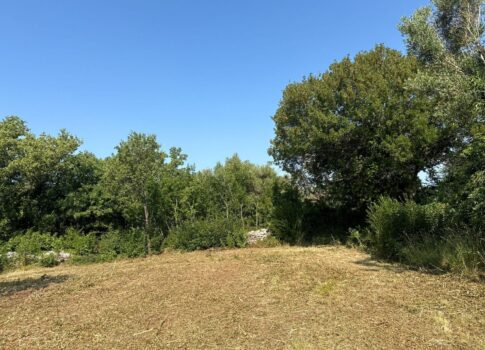 ISZTRIA, LABIN (KÖRNYÉK) - Építési telek a tenger közelében, kilátással