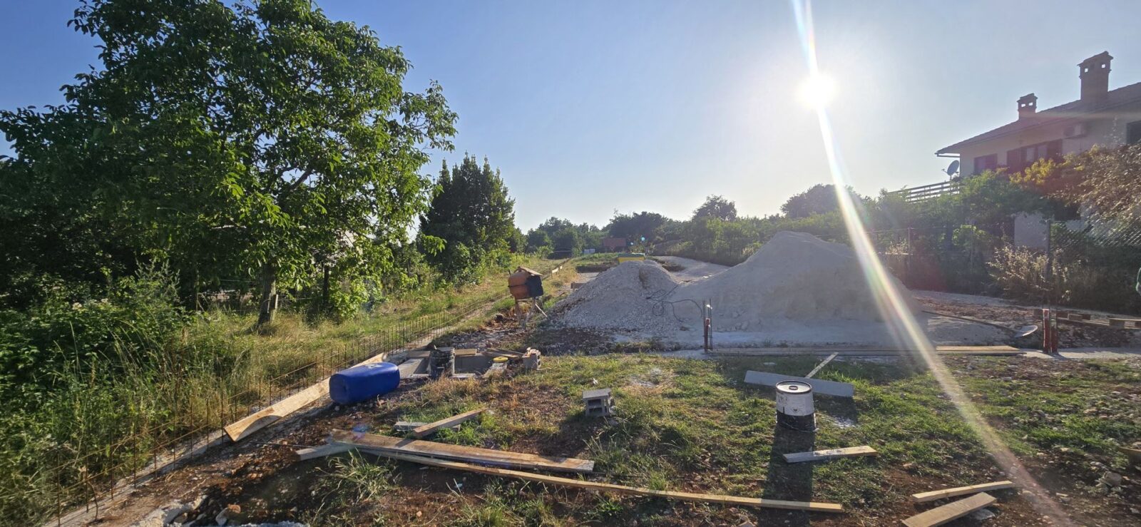 ISZTRIA, ŽMINJ - Engedéllyel rendelkező telek, az építkezés megkezdődött
