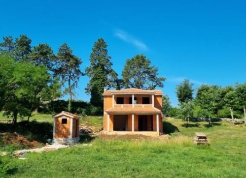 ISZTRIA, PAZIN - Ház medencével Isztria szívében (ÉPÍTÉS ALATT)