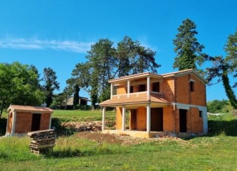 ISZTRIA, PAZIN - Ház medencével Isztria szívében (ÉPÍTÉS ALATT)