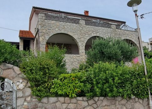 CRIKVENICA - 300 m2-es családi ház, mindössze 100 méterre a tengertől
