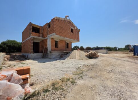 ISZTRIA, PÚLA - Modern, épülőfélben lévő villa medencével és kerttel, garantált magánélettel és strandok közelében