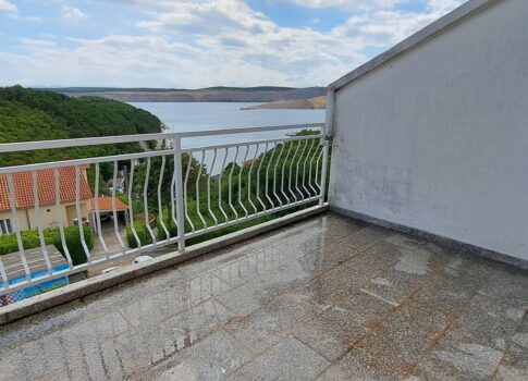 CRIKVENICA, JADRANOVO - Gyönyörű apartman, mindössze 150 méterre a tengertől