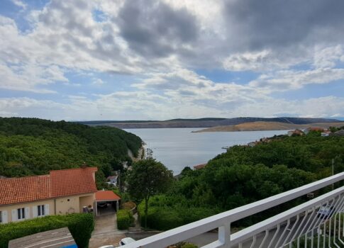 CRIKVENICA, JADRANOVO - Gyönyörű apartman, mindössze 150 méterre a tengertől