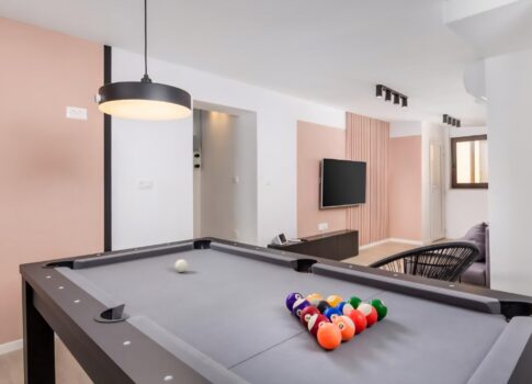 OPATIJA, KÖZPONT - felújított apartman 170 méterre a tengertől