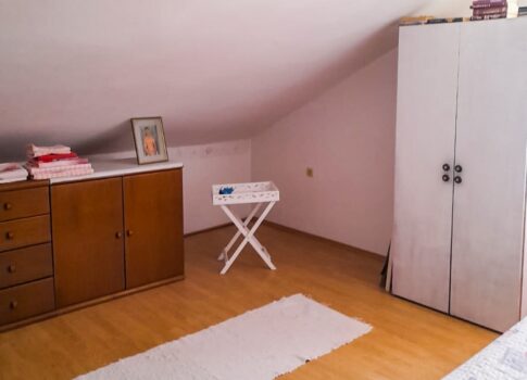 NOVI VINODOLSKI - Tágas apartman tengerre néző kilátással, 150 méterre a strandtól