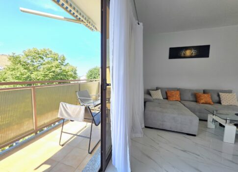 ISZTRIA, POREČ - 2 hálószobás+db felújított apartman vonzó helyen, mindössze 600 méterre a jól karbantartott strandoktól és sétányoktól