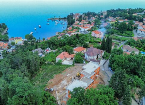 OPATIJA, IKA - apartman új épületben saját medencével és gyönyörű kilátással a tengerre