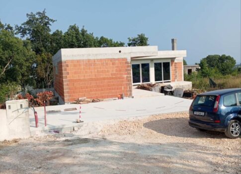 ISZTRIA, MARČANA - Modern családi ház medencével a befejezetlen állapotban