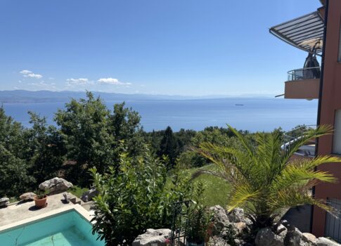 LOVRAN, DOBREĆ - Panorámás paradicsom a Kvarner felett - egy apartman, amelytől eláll a lélegzete