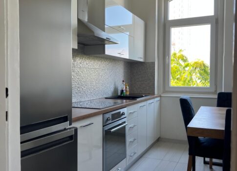 ISZTRIA, PÚLA - Osztrák-magyar stílusú, világos apartman remek helyen!