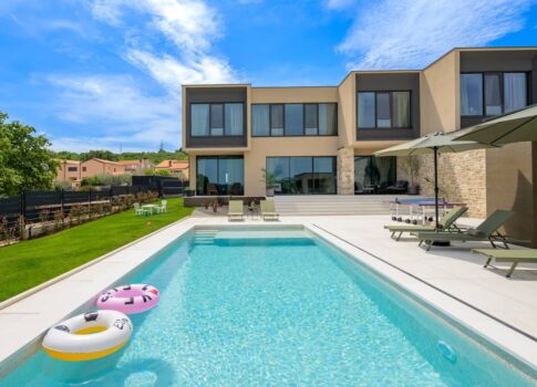 ISZTRIA, ROVINJ - Modern új villa medencével és privát szférával