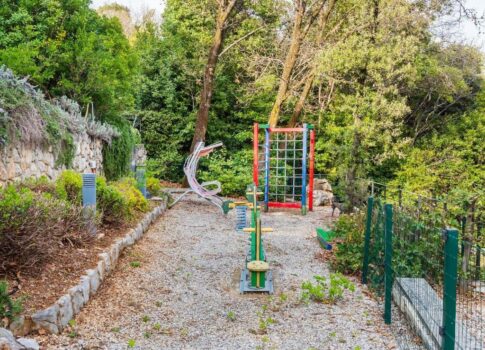 OPATIJA, MOŠĆENIČKA DRAGA - Befektetési gyöngyszem: félreeső villa, első sor a tengerhez
