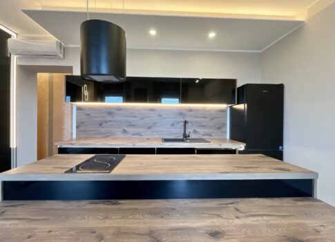 MATULJI, KÖZPONT - Luxus 100 m²-es apartman három lakóegységgel és tengerre néző kilátással