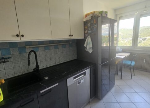 RIJEKA, KOZALA - 3 hálószoba + fürdőszoba, három erkély, tengerre néző kilátás