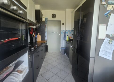RIJEKA, KOZALA - 3 hálószoba + fürdőszoba, három erkély, tengerre néző kilátás
