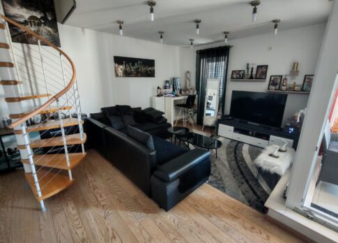 ZADAR, BORIK - Teljesen berendezett kétszintes apartman gyönyörű kilátással a tengerre!