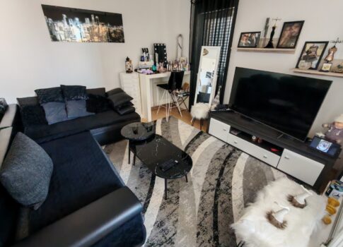 ZADAR, BORIK - Teljesen berendezett kétszintes apartman gyönyörű kilátással a tengerre!