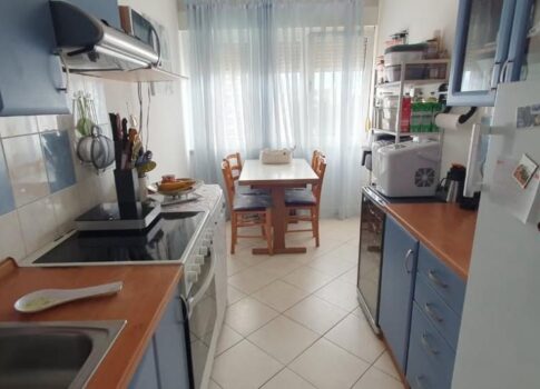 RIJEKA, KRÍM - Tágas és világos, 2 hálószobás+db apartman tengerre néző kilátással és nagyszerű helyen!!