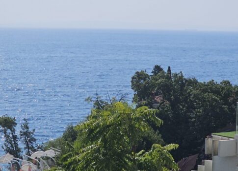 OPATIJA - Tágas, kilátással rendelkező apartman egy szecessziós villában, rengeteg lehetőséggel, 152 m2