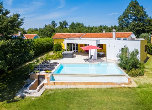 ISZTRIA, SVETVINČENAT - Modern villa nagyszerű helyen