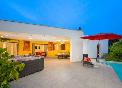 ISZTRIA, SVETVINČENAT - Modern villa nagyszerű helyen