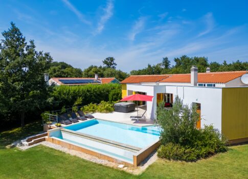 ISZTRIA, SVETVINČENAT - Modern villa nagyszerű helyen