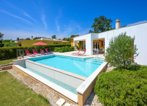 ISZTRIA, SVETVINČENAT - Modern villa nagyszerű helyen