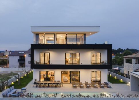 ISZTRIA, PULA - Modern villa medencére és tengerre néző kilátással