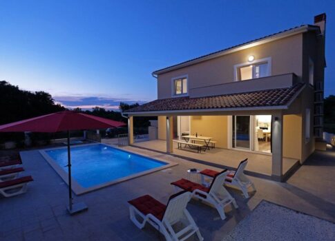 ISZTRIA, SVETVINČENAT - Idilli nyaraló medencével