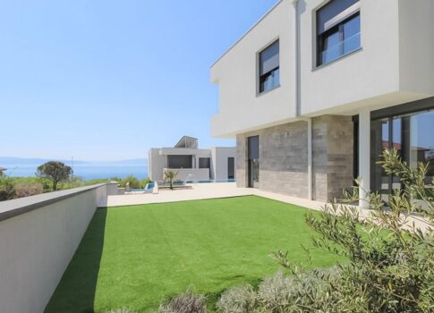 RIJEKA, KOSTRENA - egy gyönyörű villa lakni és nyaralni