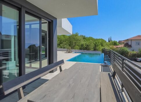 RIJEKA, KOSTRENA - egy gyönyörű villa lakni és nyaralni