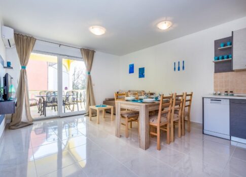 CRIKVENICA, DRAMALJ - Új építésű villa medencével