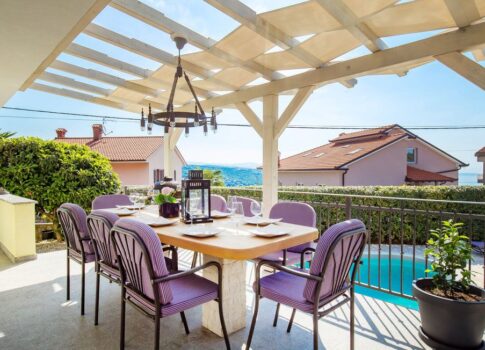 OPATIJA, POBRI - családi ház 170m2 tengerre néző medencével + 700m2 terület