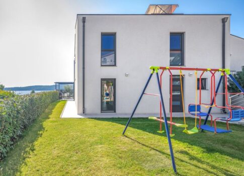 ISZTRIA, MEDULIN - Ház 150 méterre a tengertől, gyönyörű kilátással a tengerre