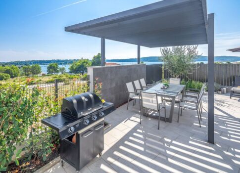 ISZTRIA, MEDULIN - Ház 150 méterre a tengertől, gyönyörű kilátással a tengerre